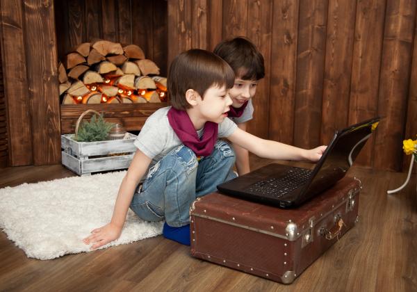 Rekomendasi Laptop untuk Anak SD yang Tangguh dan Kokoh