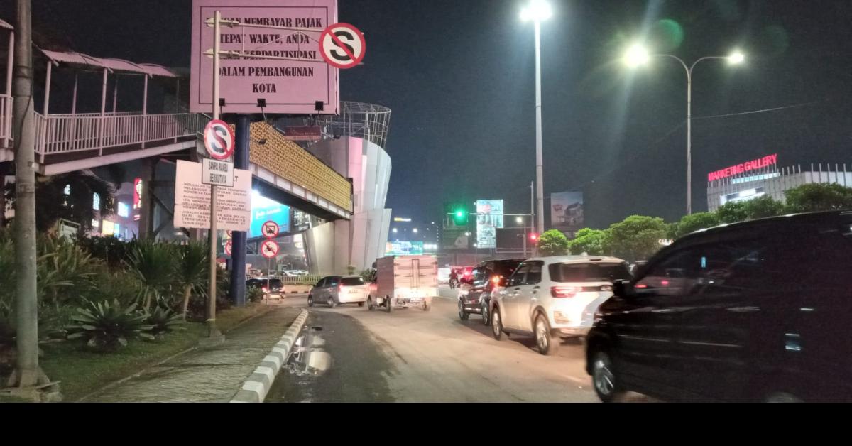 Info Mudik Terkini Tol Cikampek, Kendaraan Semakin Padat, Waspada Jalan Licin Sehabis Hujan
