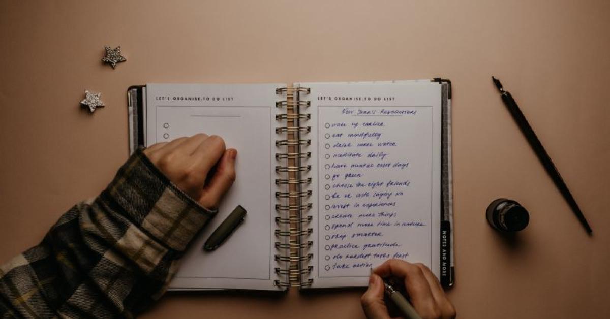 Cara Membuat Resolusi Tahun Baru yang Realistis, Skripsi atau Tesis Baru bisa Menikah