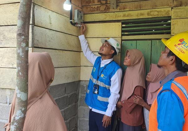 PLN Sukses Realisasikan PMN, Nyalakan 24 Jam Listrik di Wilayah 3T Riau