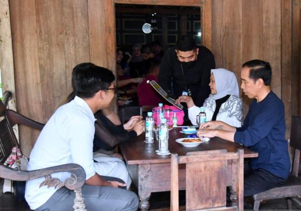 Jokowi Ngopi di Warung Kopi Klotok Yogyakarta, Warga Heboh Mau Foto Bareng