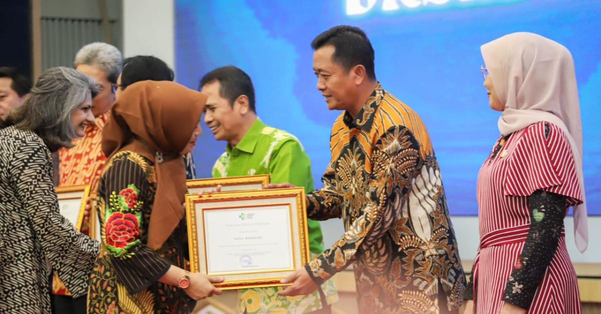 Kota Bandung Raih Penghargaan Kawasan Tanpa Rokok dari Kemenkes