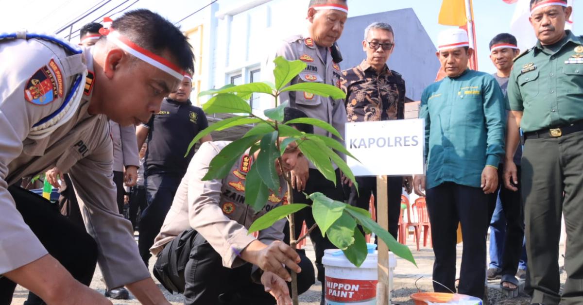 Ikut Perbaiki Kualitas Udara, Polres Metro Tanam 1.000 Pohon di Kota Tangerang