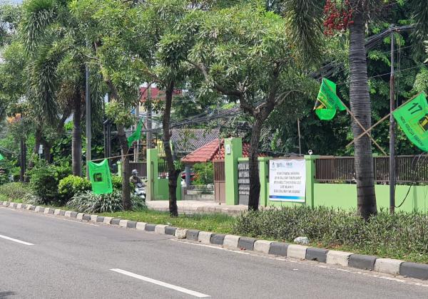 Puluhan Bendera Parpol di Kota Bekasi Dipasang dengan Cara Dipaku Bakal Dicabut