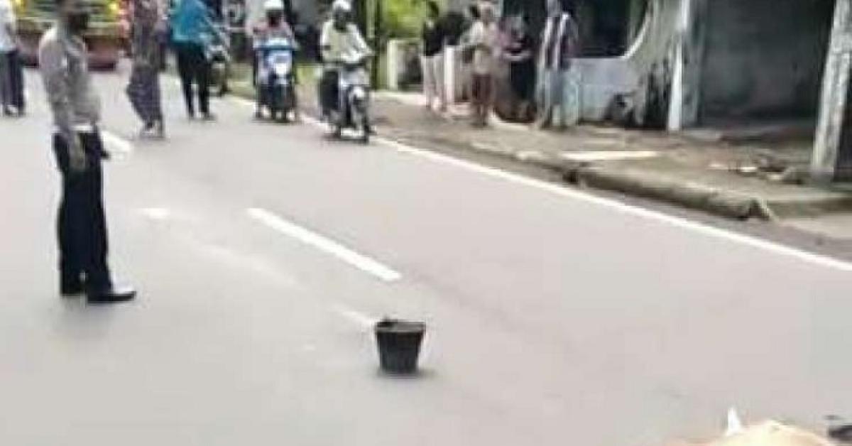 Anak Gagal Nyalip, Ibu Tewas Terlindas Bus