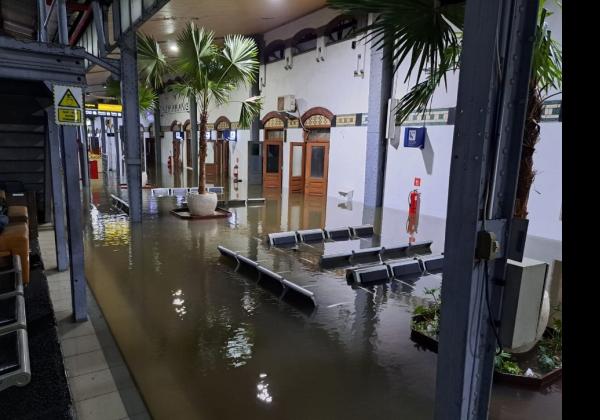 Daftar Keberangkatan KA Dibatalkan Gegara Banjir di Semarang, Bagaimana dengan Tiket yang Terlanjur Dipesan? 