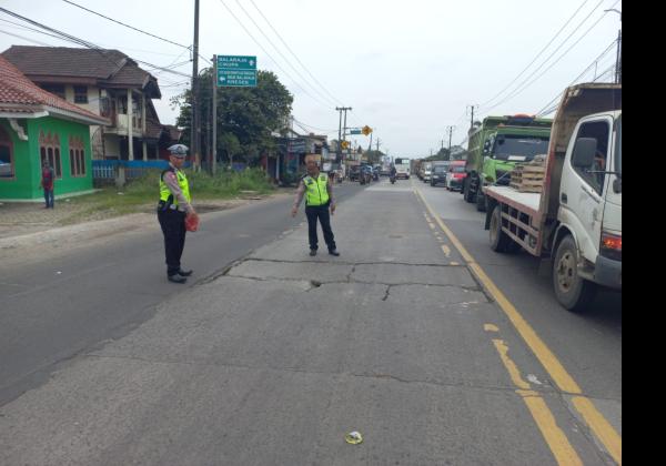Aspal Berlubang di Jalan Raya Serang KM.25 Memakan Korban