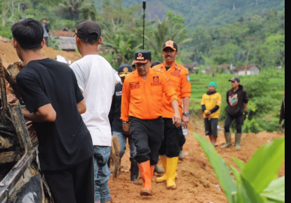 Pemkab Garut Kirim Bantuan untuk Warga Terdampak Bencana Tanah Bergerak dan Longsor