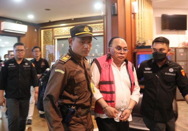 Anggota DPR Ismail Thomas Tersangka Kasus Penerbitan Dokumen Tambang Langsung Ditahan