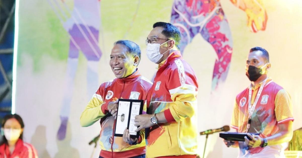 Gubernur Jawa Barat Ridwan Kamil Raih Penghargaan Kategori Pembina