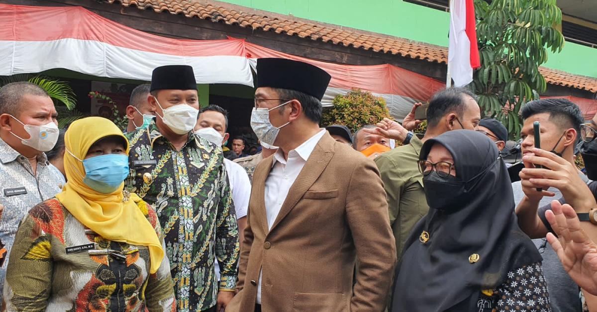 Jenguk Korban Kecelakaan Maut Truk Trailer di Bekasi, Ridwan Kamil Doakan Para Korban