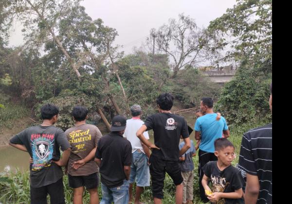 Warga Jambe Tangerang Dikejutkan Dengan Kemunculan Seekor Buaya Besar Dekat Pemukiman