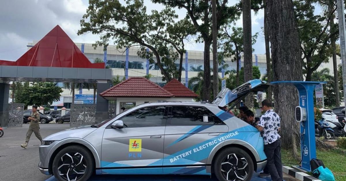 Komitmen Transisi Energi, PLN Terapkan Penggunaan Kendaraan Listrik untuk Operasional