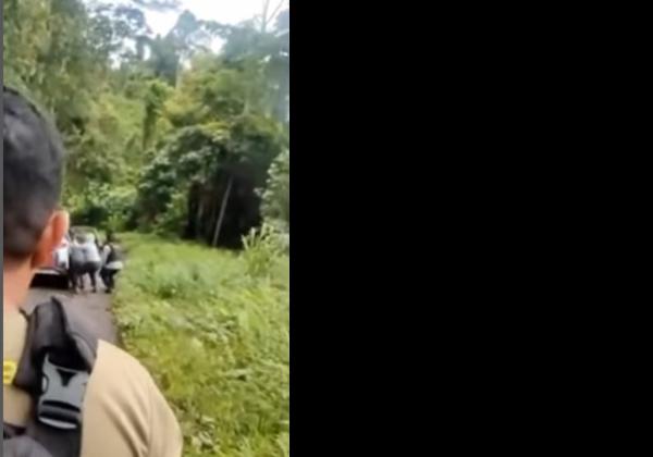 Video Menegangkan KKB Adu Tembak dengan Polisi Selama 1 Jam di Papua