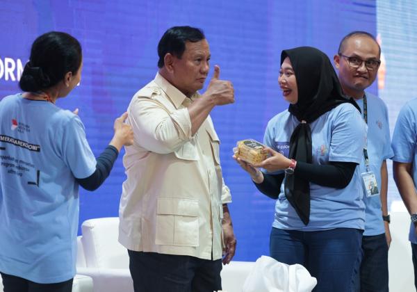 Prabowo Acungi Jempol Cicipi Produk Buatan Pengusaha UMKM MDS Coop