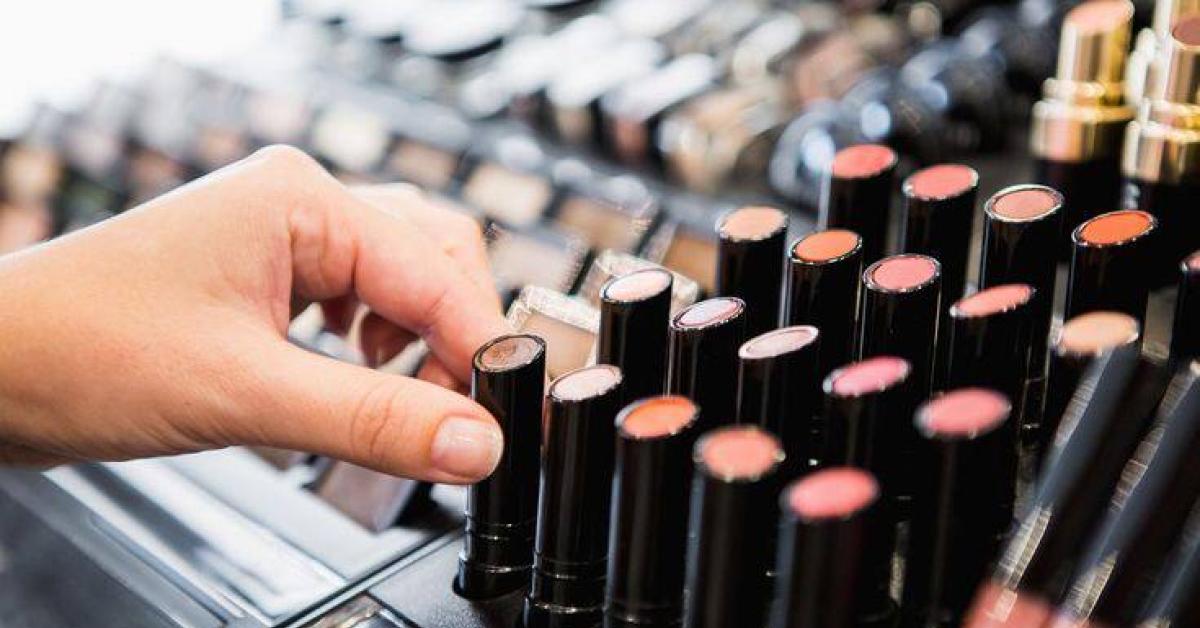 Inilah Resiko Akibat Pemakaian Tester Make Up di Mall Secara Sembarangan