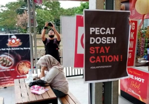 Poster Penolakan Adanya Aktivitas Bos Ajak Staycation Karyawati Terpasang di Kantin Universitas Pelita Bangsa 