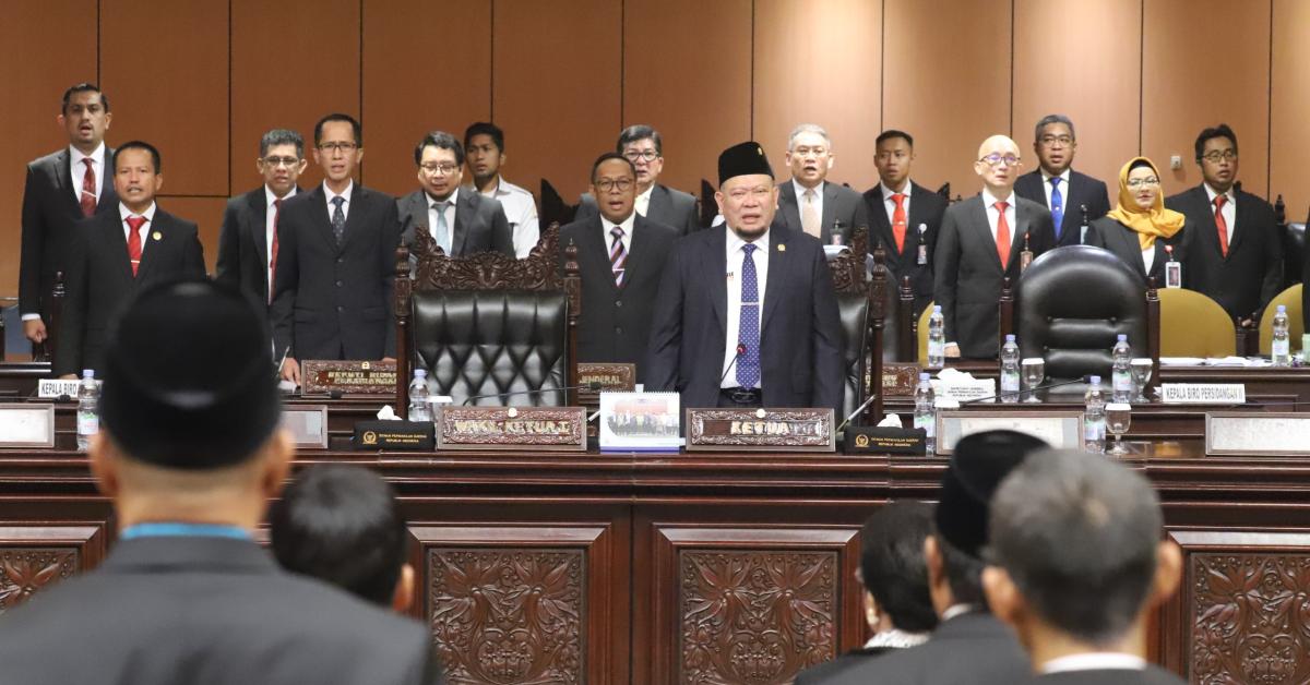 Sidang Paripurna DPD RI Bacakan Kepres Pemberhentian Senator AWK dan Bahas Berbagai Isu di Daerah