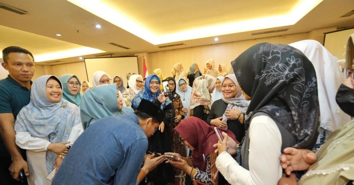 Silaturahmi Dengan Bu Nyai Khos dan Nawaning se-Nusantara, Gibran Sampaikan Keinginan Gerakkan Ekonomi Santri