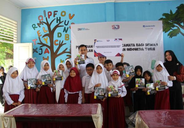 Jamkrindo Bagi Ratusan Kacamata Gratis untuk Pelajar di Indonesia Timur