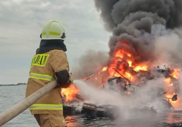 Kapal Pesiar Azzimut 80 Terbakar di Kepulauan Seribu