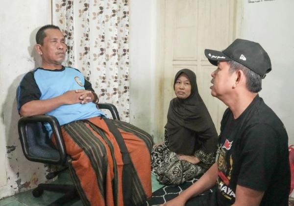 Dedi Mulyadi Kunjungi Guru SMKN 2 Karawang yang Disiram Air Keras oleh Rekan Bisnisnya
