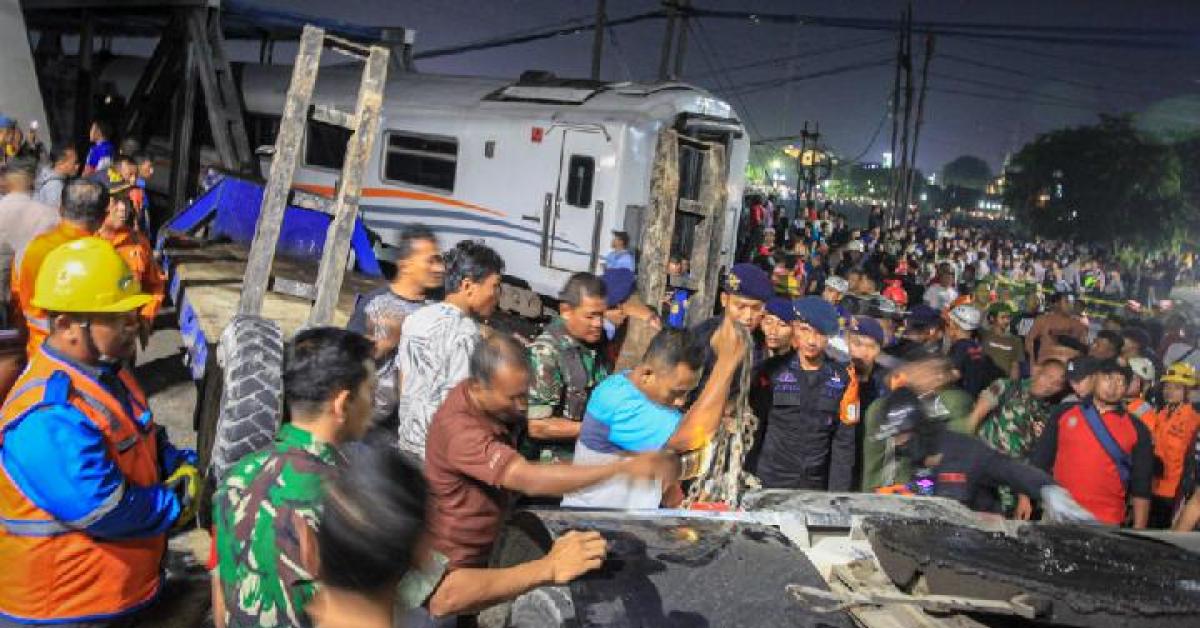Tabrakan Maut Kereta Brantas - Beberapa rute alami penundaan 