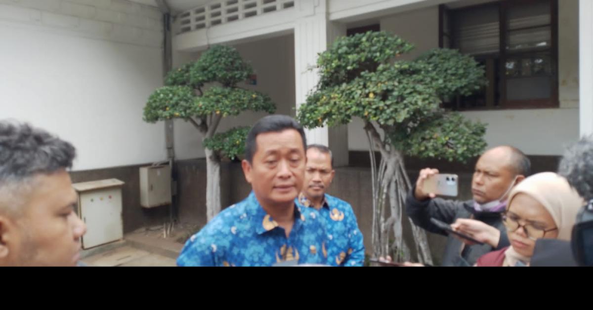 Pemkot Bandung Serahkan Bantuan Hibah 