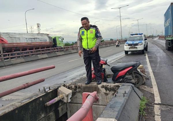 Pengendara Sepeda Motor Jatuh dari Jembatan Layang Pelabuhan Tanjung Emas Kota Semarang