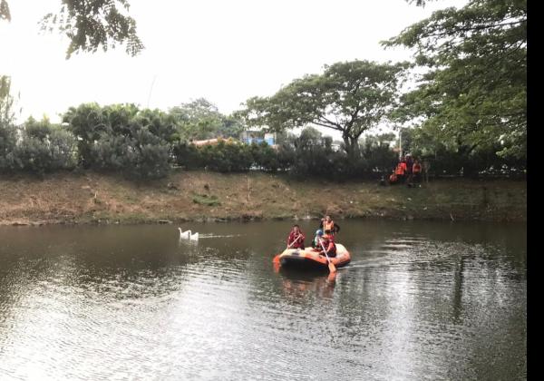 Seorang Pria di Bekasi Nekat Menceburkan Diri ke Danau Apartemen Grand Kamala Lagoon