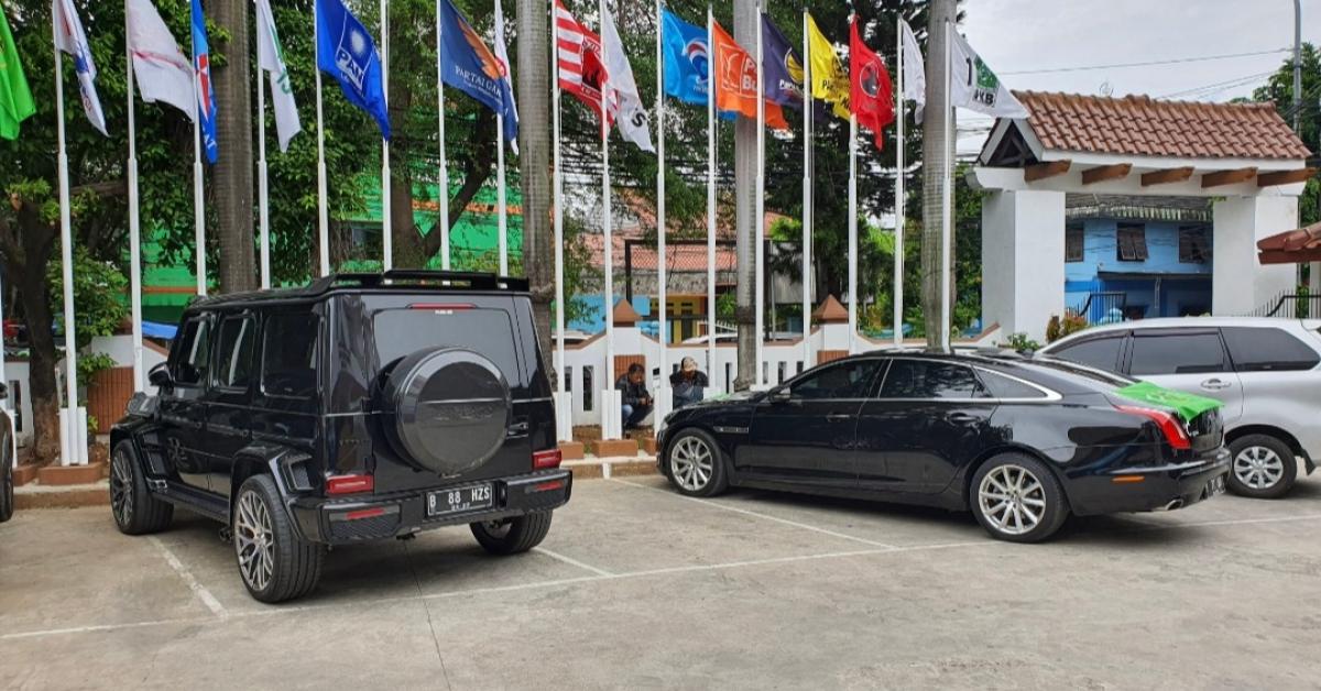 PPP Kota Bekasi Datangi Kantor KPU Bawa 2 Mobil Mewah, Jaguar XJL dan Mercedes Benz G Class Brabus 800