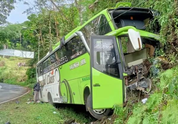 Bus Pariwisata Tabrak Tebing, Satu Meninggal Dunia dan 21 Dirawat di Rumah Sakit