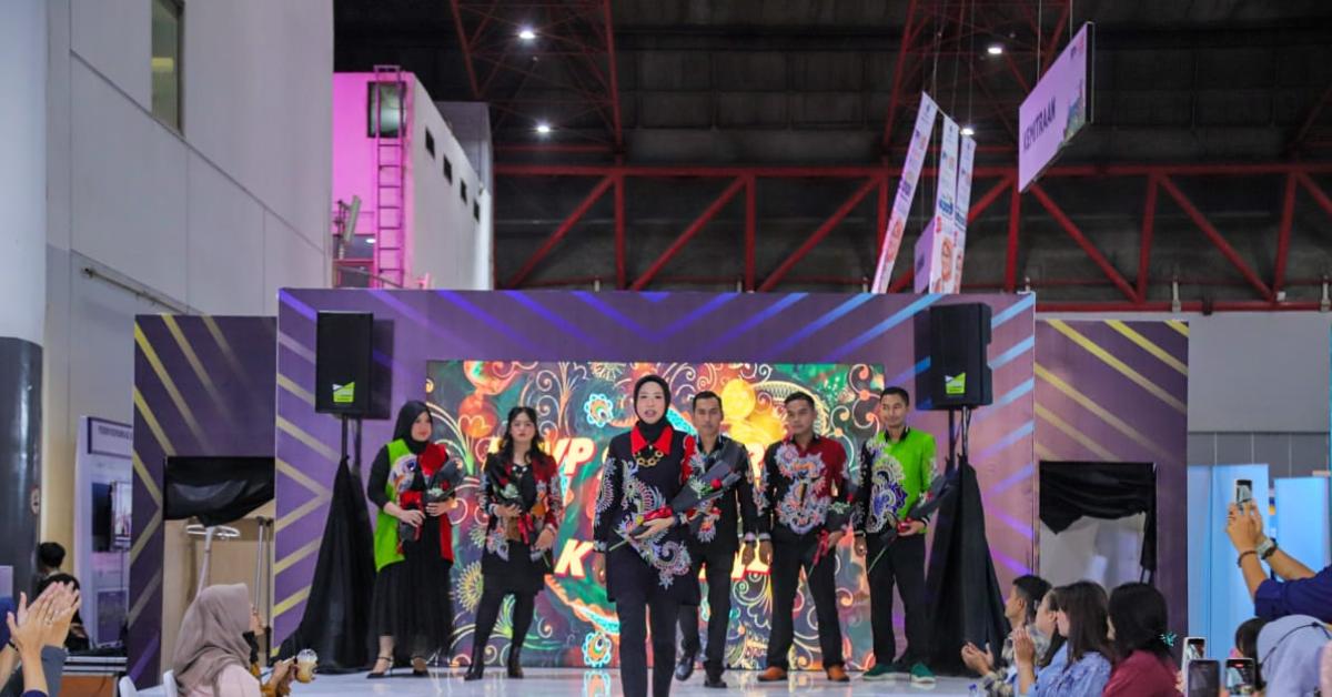 Fashion Show Sita Perhatian Pengunjung Job Fair 2023 di Kemayoran