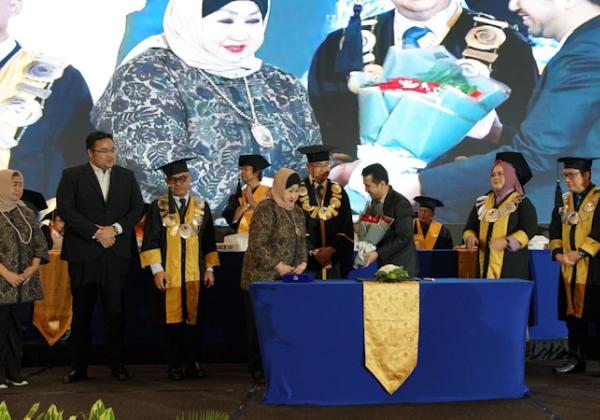 Kukuhkan 1.242 Lulusan Baru 2022/2023, Esa unggul Gelar Wisuda