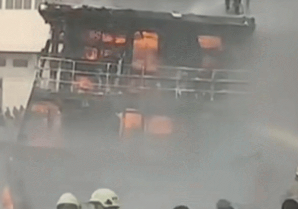 Kapal Terbakar di Penjaringan, 60 Personel Gulkarmat Diterjunkan untuk Padamkan Api