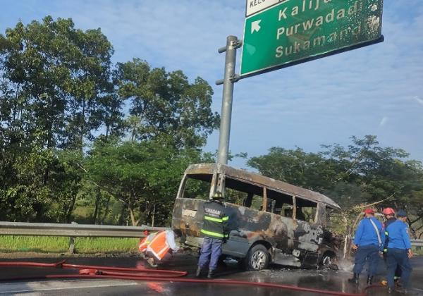 Mobil Elf Hangus Terbakar di Tol Cipali, Ternyata Ini Penyebabnya