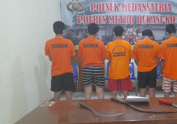 Makin Canggih, Pelajar di Bekasi Janjian Tawuran Lewat Medsos, 6 Orang Ditangkap Polisi