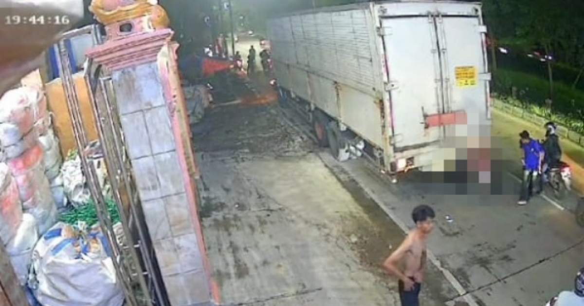 Pengendara Motor di Bekasi Tabrak Truk Wingbox Akibat Melamun Memikirkan Terancam PHK