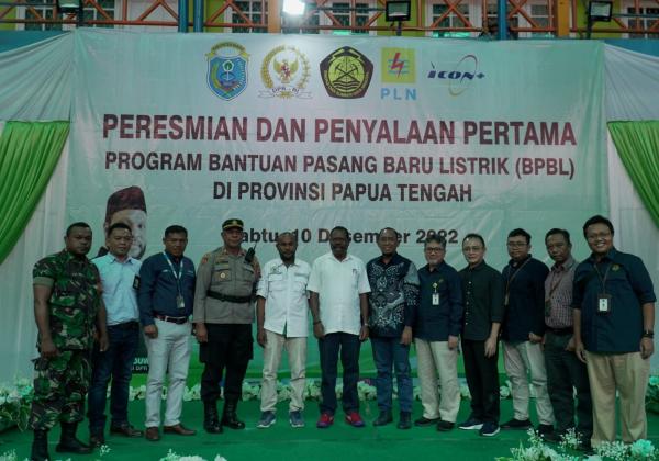 Bantuan Pasang Baru Listrik PLN, 1.920 Rumah Tangga di Papua Dapat Penerangan Gratis
