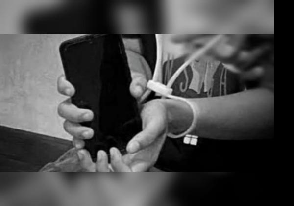 Aksi Dua Pria Asal Jakbar Curi Handphone di Showroom Mobil Cikupa Tangerang