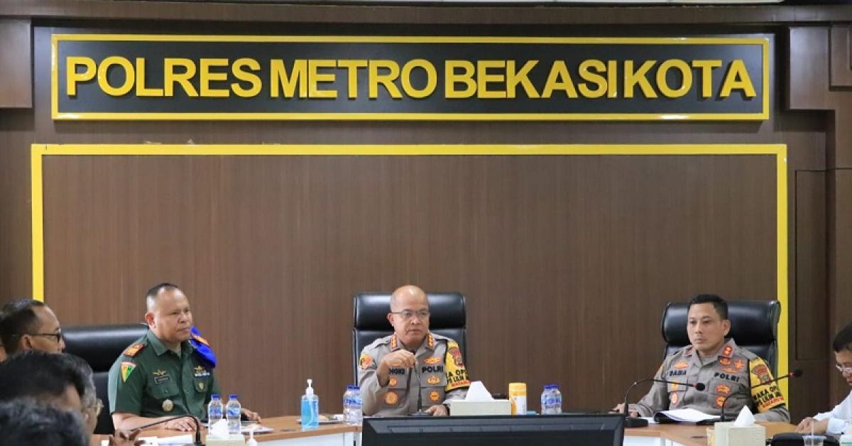 Perketat Keamanan Kota Bekasi, Petugas Gabungan Bersiaga di 14 Titik Keramaian Malam Pergantian Tahun 