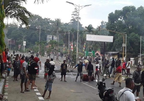 Rusuh Lukas Enembe Ditangkap, Mako Brimob Polda Papua Diserang Massa