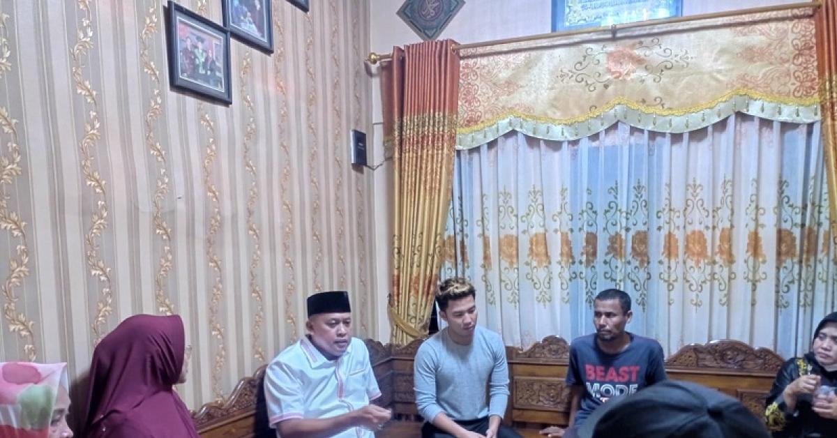 Plt. Wali Kota Bekasi Tri Adhianto Takjiah Ke Rumah Duka Laka Lantas Mobil Pemadam Kebakaran