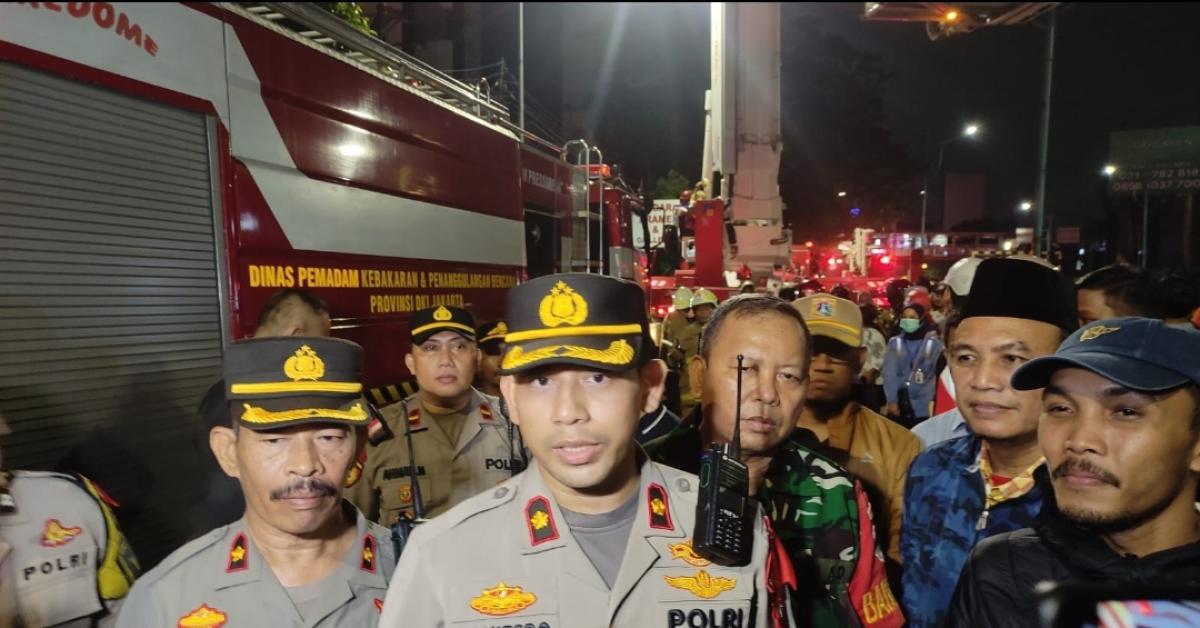 Kebakaran Toko Bingkai di Mampang, 5 Korban Luka-Luka Dilarikan ke RS