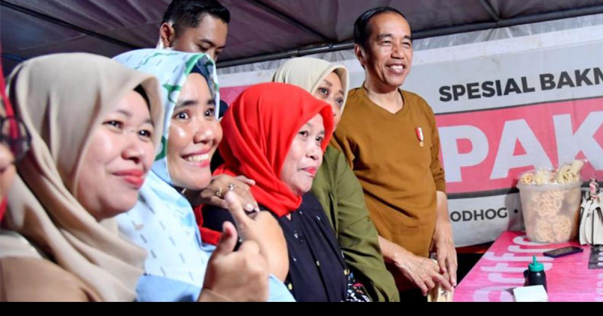 Warga Heboh, Presiden Jokowi Makan di Warung Bakmi Legendaris Pak Pele