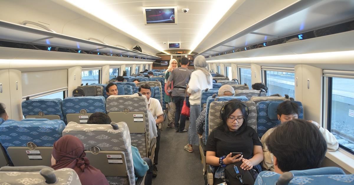 Harga Tiket Kereta Cepat Jakarta Bandung Whoosh Masih Aman di Kantong, Jokowi: Sekitar Rp250.000-Rp350.000 