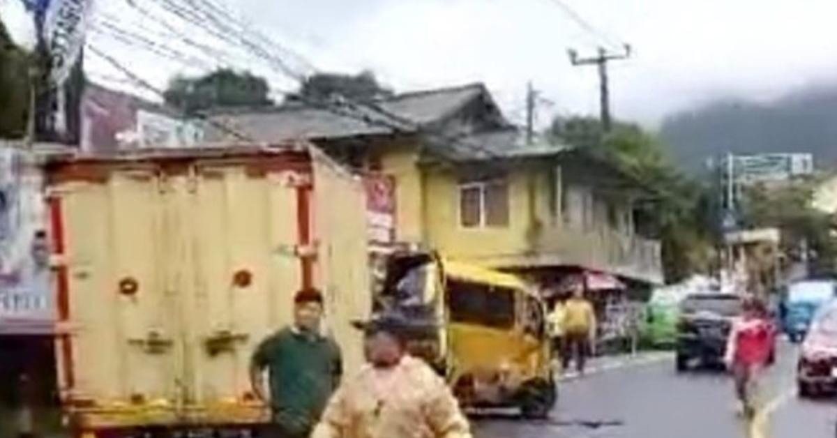 Kecelakaan Beruntun di Puncak, 14 Orang Luka Dilarikan ke RS