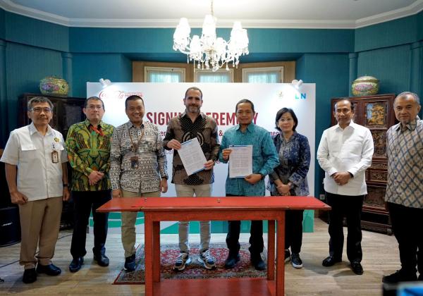 PLN Suplai 90 GWh untuk CCEP Indonesia dengan Renewable Energy Certificate