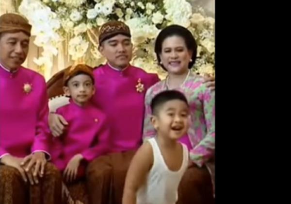Kocak Keluarga Jokowi Pakai Baju Adat, Eh Sang Cucu Malah Kutangan saat Acara Siraman Kaesang