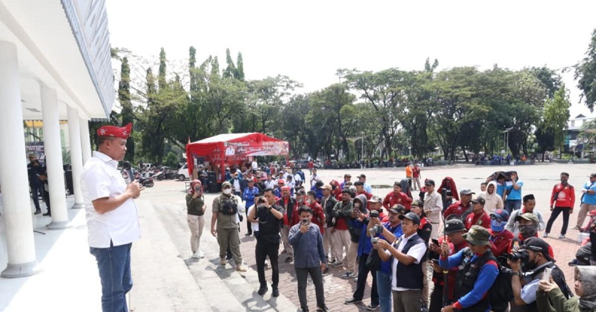 Puncak Hari Buruh di Kota Bekasi, Plt Wali Kota: Para Pekerja Harus Terdaftar di BPJS Ketenagakerjaan